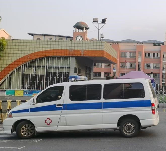 二七救护车出租护送骨折病人一公里多少钱